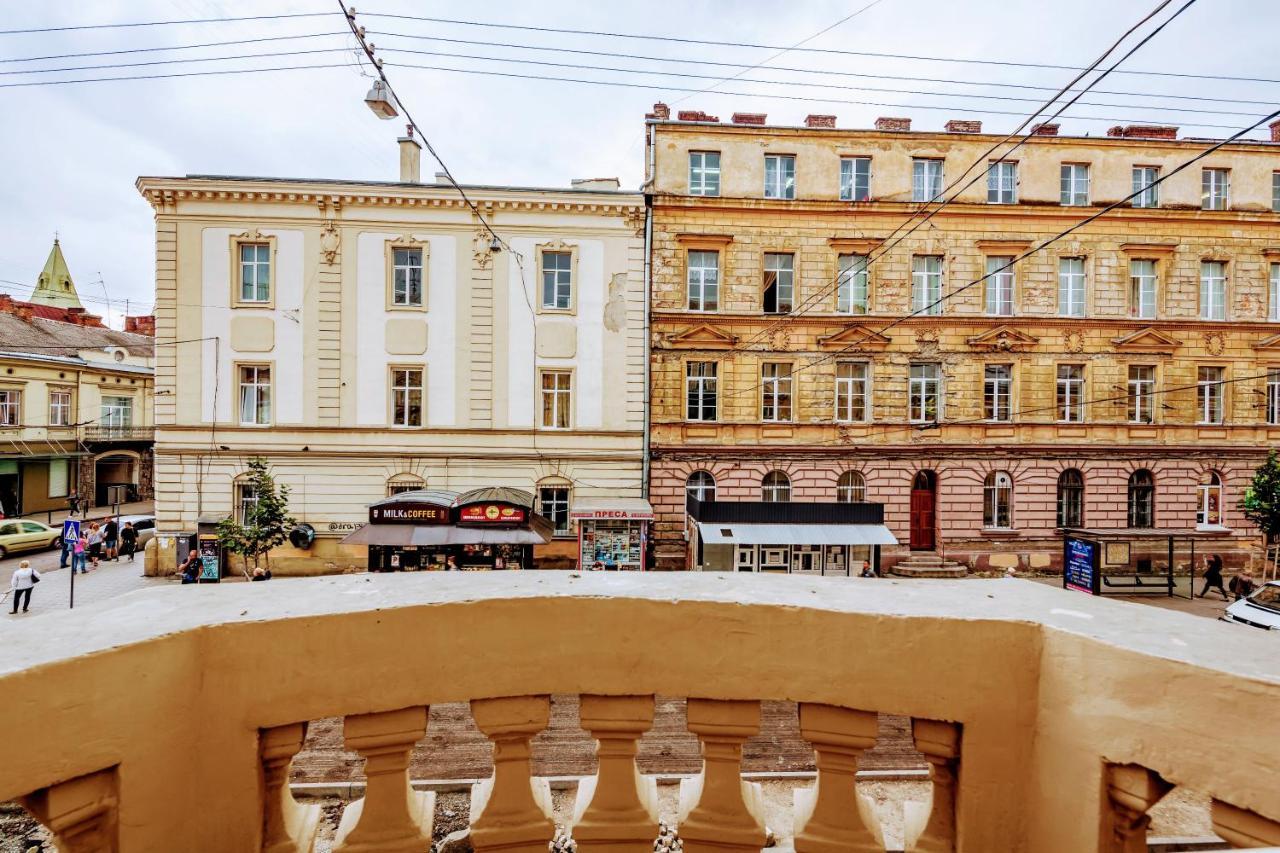 Family Apartments In Lviv Center With Balcony Exterior foto