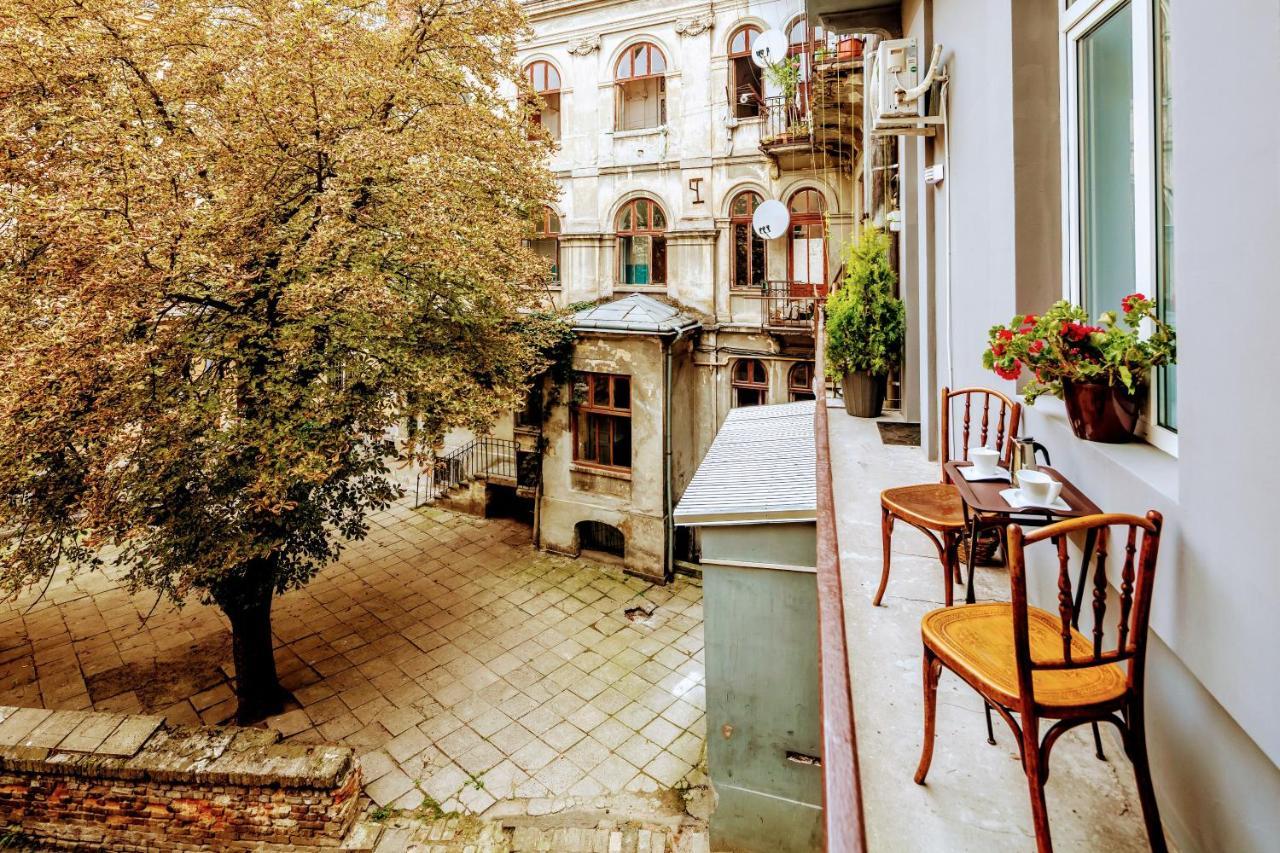 Family Apartments In Lviv Center With Balcony Exterior foto